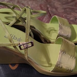 Wedge heel shoes
